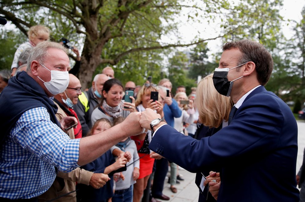 Francouzský prezident Emmanuel Macron během místních voleb ve Francii (20.6.2021)