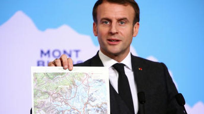 Francouzský prezident Emmanuel Macron v Chamonix představil klimatická opatření, která mají ochránit ledovec Mont Blanc.