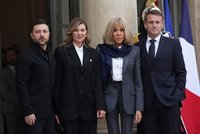 Zelenskyj s manželkou na návštěvě u Macronových: Líčil i „psychologický i fyzický tlak Moskvy“