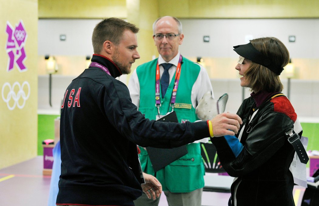 Kateřina Emmons diskutuje o finále s manželem Mattem.