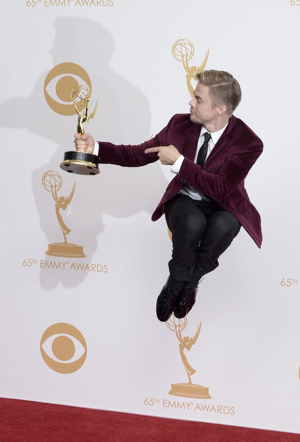 Derek Hough stylově oslavuje Emmy pro nejlepší choreografii za Dancing wit the stars