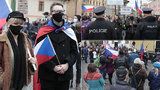 V Praze protestovali nespokojenci proti vládním nařízením. Roušky byly dole, policisté i tak děkují