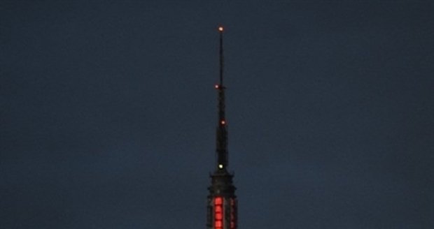 Empire State Building se na počest Číně zbarvila do ruda