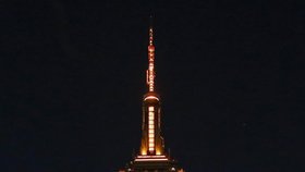 Empire State Building na sebe vzal podobu lva Cecila, tygra i vlka...