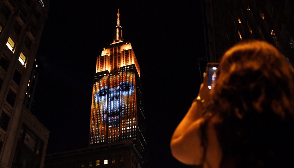 Empire State Building na sebe vzal podobu lva Cecila, tygra i vlka...