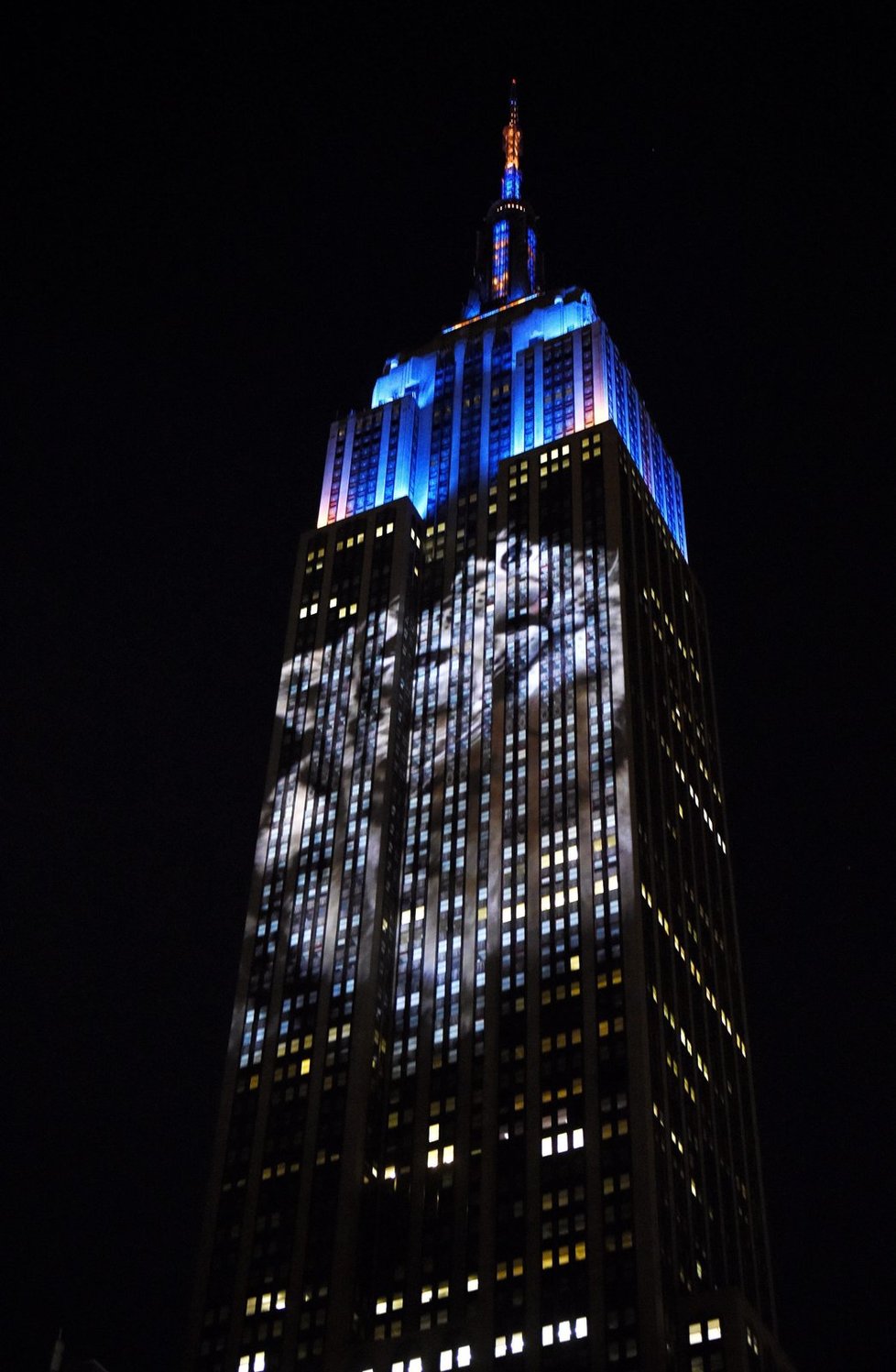 Empire State Building na sebe vzal podobu lva Cecila, tygra i vlka...