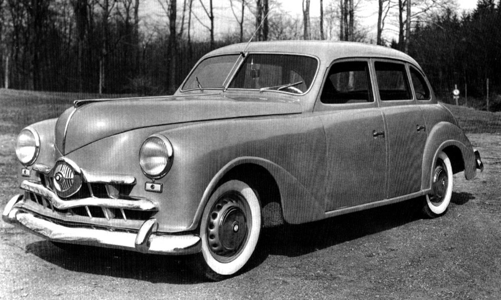 Dalším prototypem byl EMW 343 z roku 1951, připomínající tehdejší americké vozy.