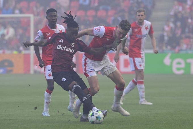 ONLINE: Slavia - Sparta 0:0. Úvodní výkop zdržel dým, Surovčík poprvé v akci ONLINE: Slavia - Sparta 0:0. Úvodní výkop zdržel dým, Surovčík poprvé v akci