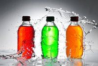 Energy drinky mohou zabíjet: České děti je pijí s alkoholem!