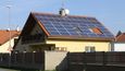 Instalace fotovoltaické elektrárny PRE na rodinném domě v Újezdě nad Lesy