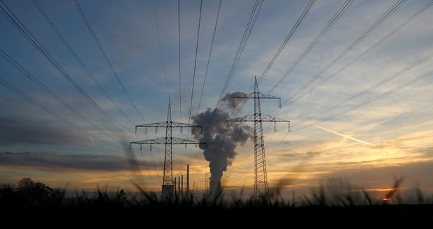 Megawatthodina za 17 tisíc, elektřina dál prudce zdražuje. „Katastrofa nastala“ varuje expert