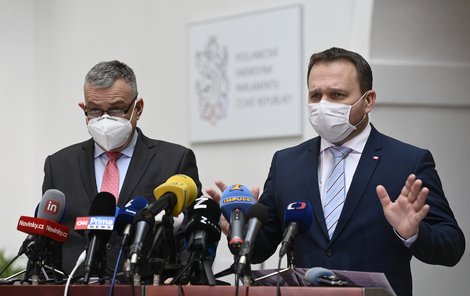 Ministři Síkela (vlevo) a Jurečka představovali novinky v podpoře rodin a firem.
