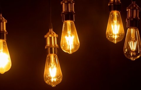 Elektřina i plyn levněji než na jaře. E.ON snížil ceny a nabízí jistotu až na tři roky