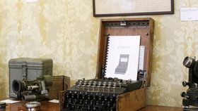 Stroj Enigma v rumunské aukci.