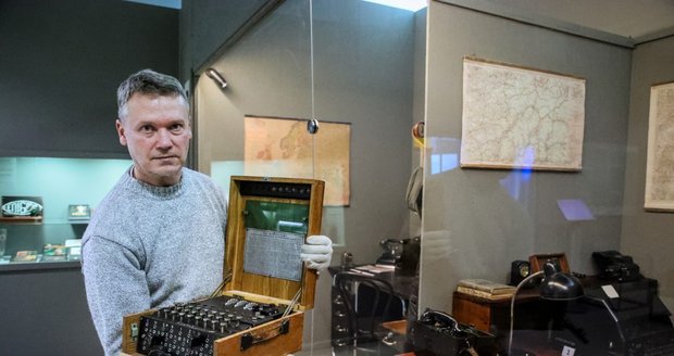 Neuvěřitelný osud legendární Enigmy: Šifrovací stroj vystavují v Brně