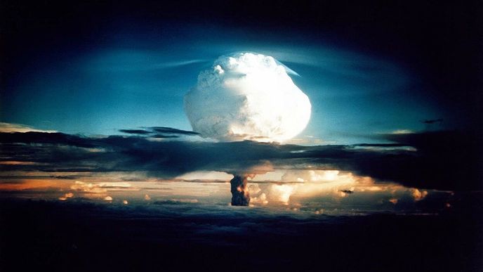 Spojené státy provedly 1. listopadu 1952 na atolu Eniwetok první výbuch vodíkové pumy.