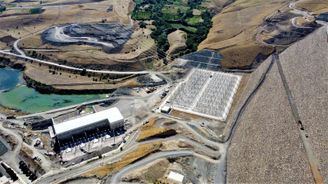Čistý zisk provozovatele obřích hydroelektráren Energo-Pro loni téměř vyschl