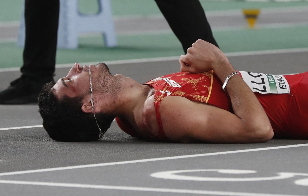 Španělský atlet Enrique Llopis měl nepříjemný pád na mistrovství Evropy.