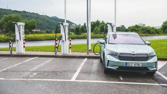 Skanzen či brzda Evropy v elektromobilitě. Pomalejší než Česko už jsou jen dvě země Skanzen či brzda Evropy v elektromobilitě. Pomalejší než Česko už jsou jen dvě země