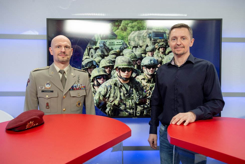 Výkonný důstojník Generálního štábu Ivo Zelinka byl hostem pořadu Epicentrum. Vpravo moderátor Bohuslav Štěpánek.