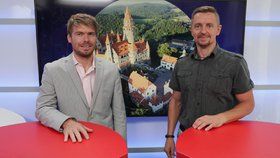 Ředitel agentury CzechTourism Jan Herget byl hostem pořadu Epicentrum vysílaného dne 13.8.2019. Vpravo moderátor Bohuslav Štěpánek.