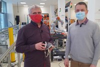Vysílali jsme: Málo roušek a respirátorů. Zachrání Česko vědci a 3D tiskárny?