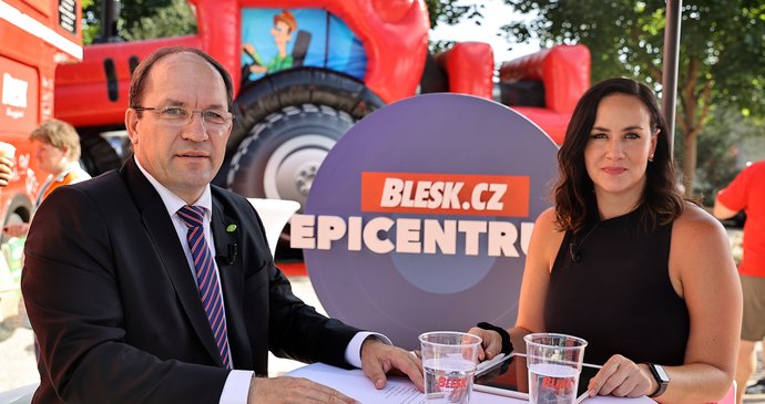 Večeřová o vysokých cenách potravin: Mohou za to drahé energie i řetězce. Co vytkl Výborný Babišovi?