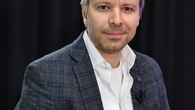 Duel před eurovolbami 2024: Kateřina Konečná (KSČM, koalice Stačilo!) se střetla s Marcelem Kolajou (Piráti) (15. 5. 2024).
