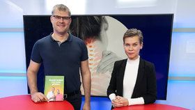 Fyzioterapeut Tomáš Rychnovský byl hostem pořadu Epicentrum 11.11.2019. Vpravo moderátorka Markéta Volfová.