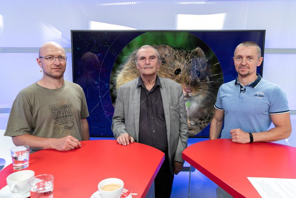 Ornitolog Václav Zámečník a agrární analytik Petr Havel (zleva) byli hosty pořadu Epicentrum 20. 8. 2019. Vpravo moderátor Bohuslav Štěpánek.