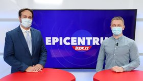 Epidemiolog Rastislav Maďar byl hostem pořadu Epicentrum vysílaného 16.4.2020. Vpravo moderátor Bohuslav Štěpánek.