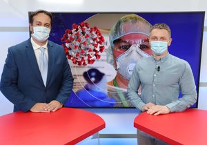 Epidemiolog Rastislav Maďar byl hostem pořadu Epicentrum vysílaného 16. 4. 2020. Vpravo moderátor Bohuslav Štěpánek.