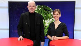 Adiktolog Tomáš Zábranský byl hostem pořadu Epicentrum vysílaného 4.3.2019. Vpravo moderátorka Markéta Volfová.