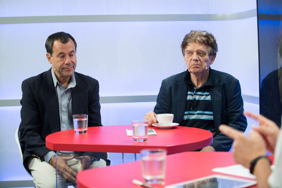 Politolog Alexander Tomský (vlevo) a neurolog Martin Jan Stránský byli hosty pořadu Epicentrum dne 15. 7. 2019.