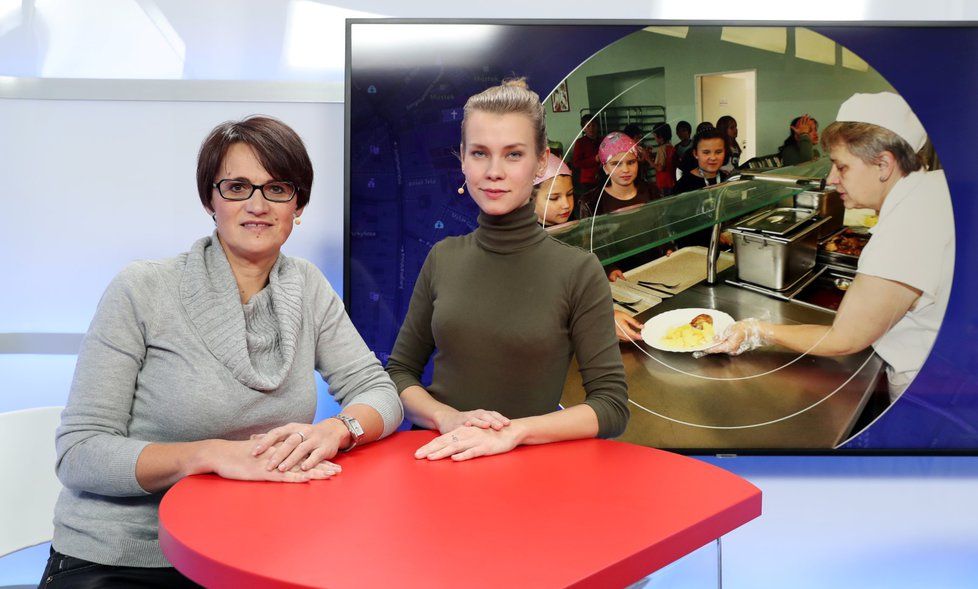 Odbornice pro vzdělávání Miluše Vondráková hovořila 10. 12. 2018 v pořadu Epicentrum na téma obědy zdarma do škol. Vpravo moderátorka Markéta Volfová.