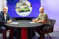 Šéf záchranky: Oživování zvládáme i po telefonu. Vysloužilé sanitky prodají po internetu