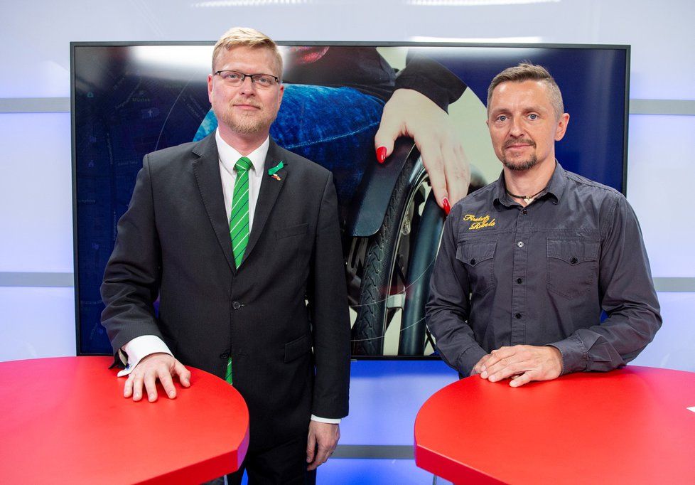 Poslanec Pavel Bělobrádek (KDU-ČSL) byl hostem Epicentra 29.5.2019. Vpravo moderátor Bohuslav Štěpánek.