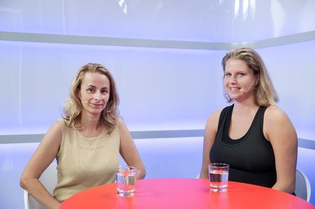 Samoživitelka Monika Kašpárková (vlevo) a ředitelka organizace Vaše výživné Iveta Novotná byly hosty pořadu Epicentrum dne 27. 8. 2019.