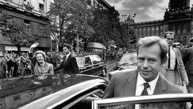 Bývalá premiérka Spojeného království Margaret Thatcherová na oficiální návštěvě v Praze v září 1990.