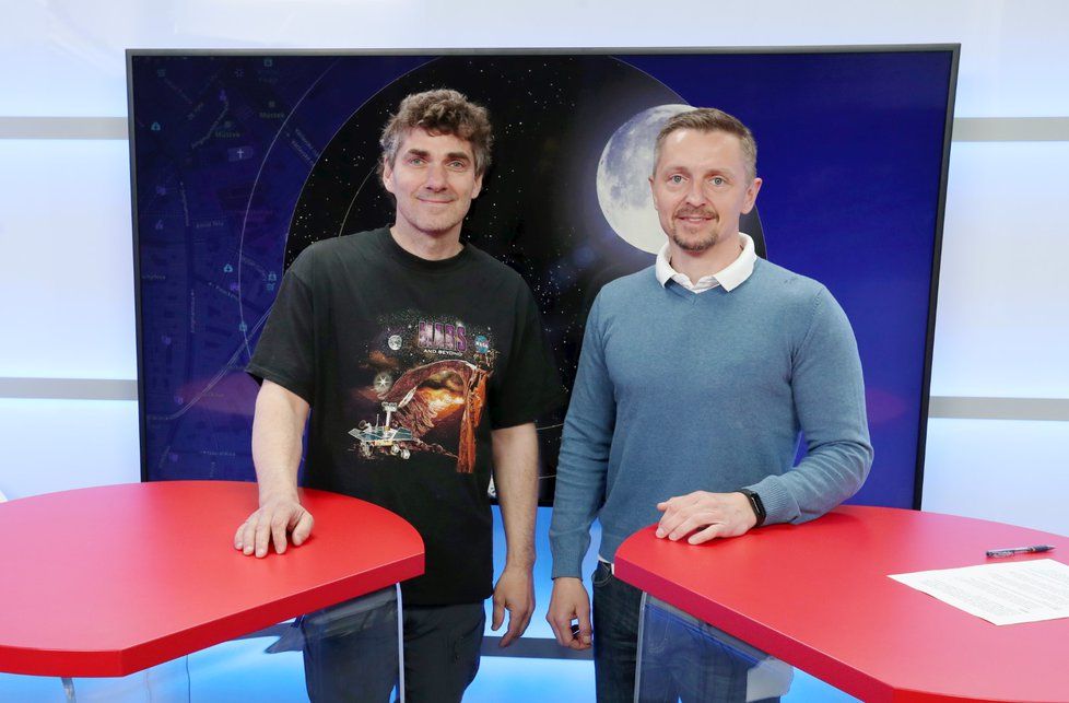 Planetární geolog Günther Kletetschka byl hostem pořadu Epicentrum. Vpravo moderátor Bohuslav Štěpánek.