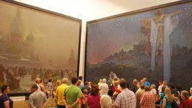 Velkoformátové obrazy Alfonse Muchy odlétají do Tokia.