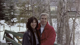 Ghislaine Maxwellová svého partnera Jeffreyho Epsteina milovala.
