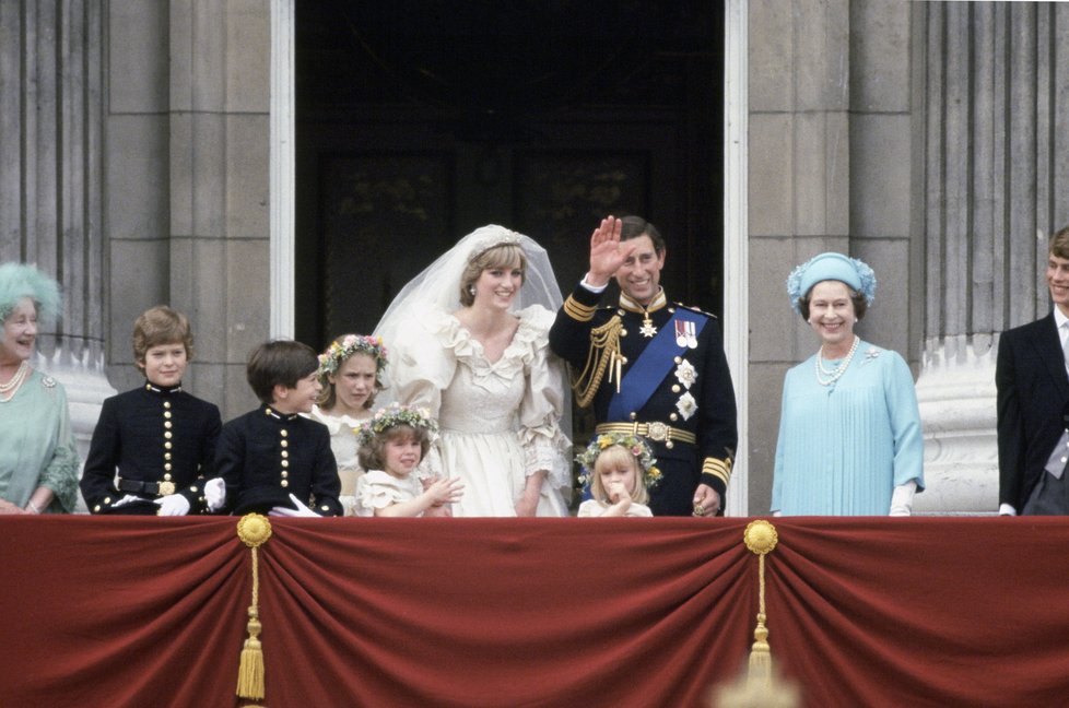 Clemmie, pravnučka britského premiéra Winstona Churchilla, na svatbě Diany. (1981)