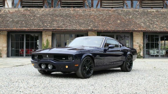 U sousedů je na prodej extrémně vzácný Equus Bass 770, moderní muscle car s klasickými tvary