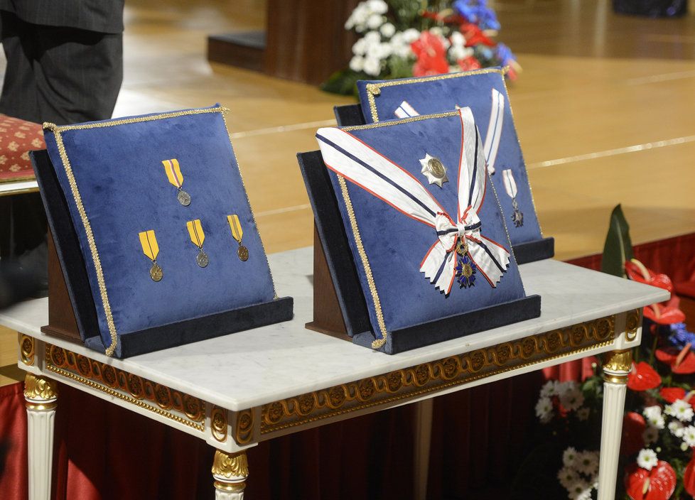 Státní vyznamenání 2013: Miloš Zeman tehdy vyznamenal i filosofa Erazima Koháka Státní vyznamenání 2013: Miloš Zeman tehdy vyznamenal i filosofa Erazima Koháka