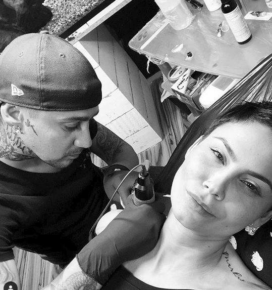 Vlaďka Erbová se v roce 2019 opět nechala tetovat stejně jako její tehdejší přítel Michal