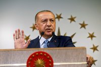 Erdogan vyhrál prezidentské volby v Turecku už v prvním kole: Soupeř přiznal porážku