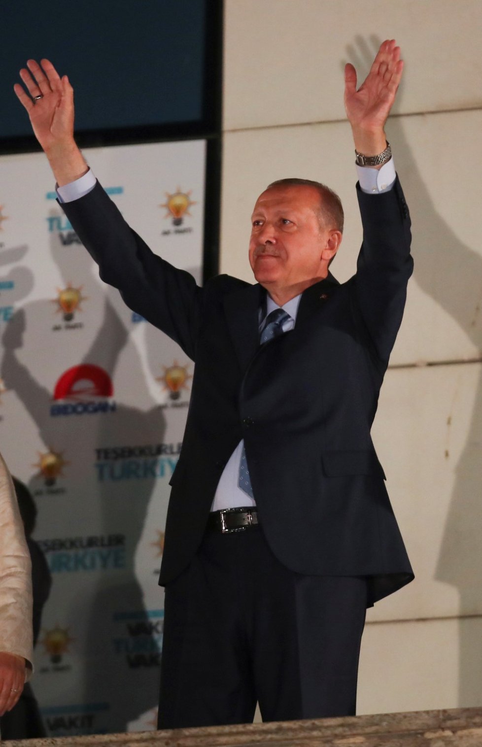 Turecký prezident Recep Tayyip Erdogan obhájil svůj mandát už v prvním kole voleb.