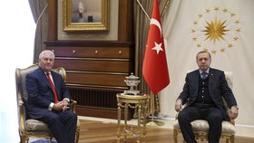 Turecký prezident Recep Tayyip Erdogan jednal s šéfem americké diplomacie Rexem Tillersonem o vydání duchovního Fethullaha Gülena.
