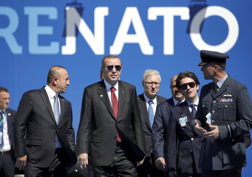 Turecký prezident Receep Erdogan na summitu NATO v Bruselu